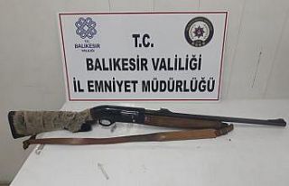 Polis 10 aranan şahsı gözaltına aldı