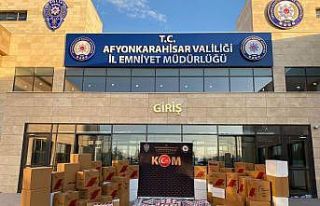 Polis kamyonette 840 bin adet gümrük kaçağı makaron...