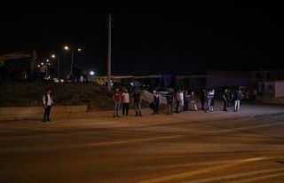 Polisin kaza yerinde seyirci vatandaşla zorlu imtihanı