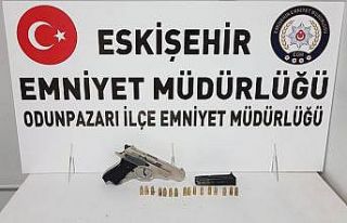 Polisin şüphelenip durdurduğu şahsın üzerinden...