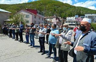 Posof’ta yağmur duası edildi kurban kesildi