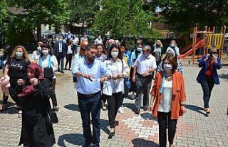 Protokol eşleri Sındırgı’yı ziyaret etti