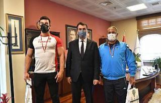 Rekortmen sporcudan başkan Dündar’a ziyaret