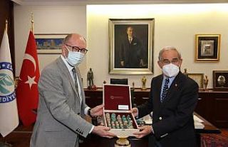 Rektör Erdal’dan Başkan Büyükerşen’e iade-i...