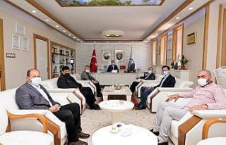 Rektör Türkmen’e hayırlı olsun ziyaretleri devam...