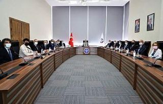 Rektörlüğün yeni binasında ilk yönetim kurulu...