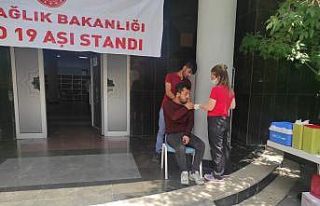 Riskli bölgede olan Ağrı’da aşılama kampanyasına...