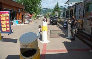 Rize sahilinde gezenlere ‘Dezenfektan’ kullanma...