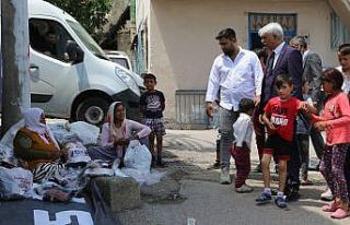 Roman mahallelerini tek tek gezip oy istiyor