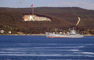 Rus savaş gemileri peş peşe Çanakkale Boğazı’ndan...