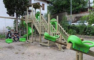 Safranbolu’da parklardaki oyun grupları yenileniyor