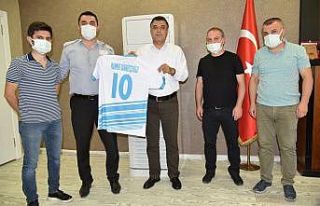 Sağlık çalışanlarından Müdür Sünnetçioğlu’na...