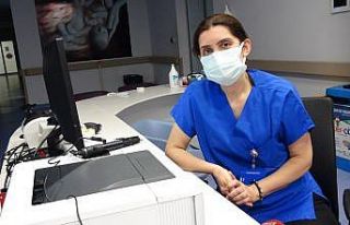 Sağlıkçı kadın Covid-19 hikayesini ağlayarak...