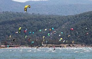 Sahiller sörfçülere kaldı