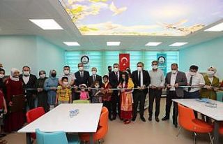 Şahinbey’den gençlere halı saha ve z kütüphane