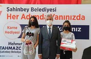 Şahinbey’den öğrencilere karne hediyesi