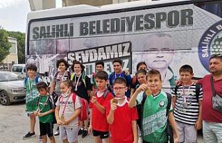 Salihlili tenisçilerden 13 madalya
