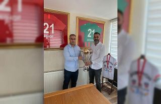 Şampiyon kupasına kavuştu