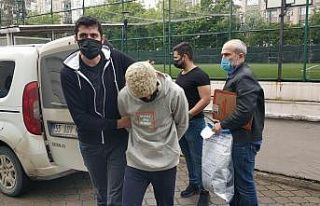 Samsun’da bir kişinin üzerindeki montu gasp ettiği...