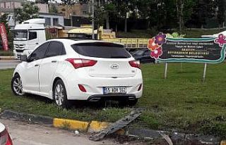 Samsun’da otomobil orta refüje çıktı: 1 yaralı