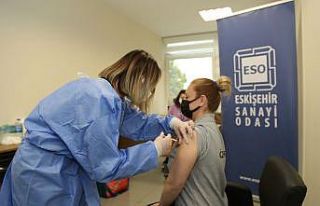 Sanayi sektöründen günde bin kişi aşılanıyor