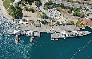 Sarayburnu’na demirleyen savaş gemileri havadan...