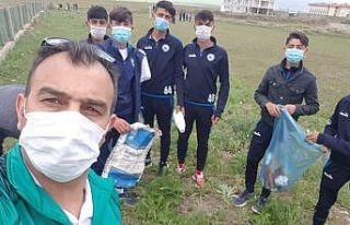 Sarıkamış’ta öğrencilerden çevre temizliği