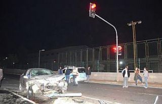 Sarıyer’de minibüs ile otomobil çarpıştı:...