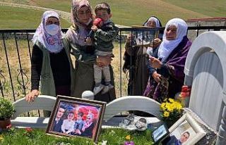 Şehit amca ve yeğeni mezarı başında anıldı