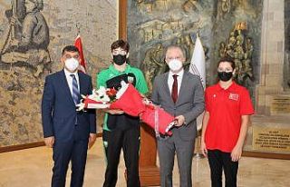 Şehitkamil Milli Sporcular Vali Gül’ü ziyaret...