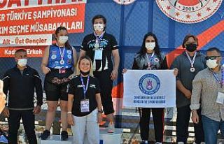 Şehzadeler’in sporcuları şampiyonalarda Türkiye’yi...