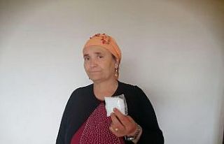 Şeker sandıkları lavabo açıcıyı ağızına...