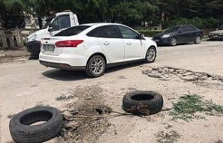 Sel sonrası oluşan çukurlara lastikli önlem