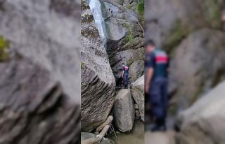 Şelaleden düşen Afganlı genç hayatını kaybetti