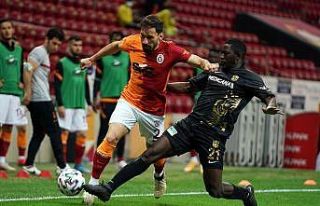 Şener Özbayraklı, Galatasaray’a veda etti