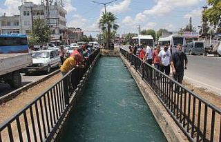 Serinlemek için girdiği sulama kanalında kayboldu