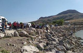Serinlemek için gölete giren kız çocuğu kayboldu