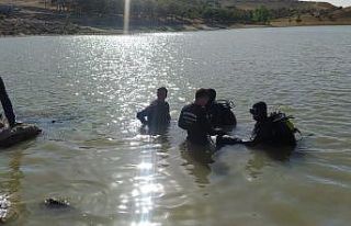 Serinlemek için gölete giren küçük kızın cansız...
