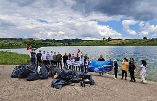 Sevindikli doğası gönüllülerin elleriyle temizlendi