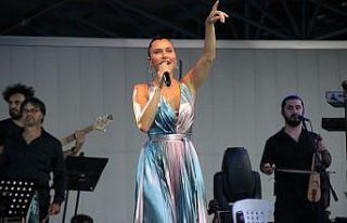 Şevval Sam en güzel türküleri ile İzmit’in...