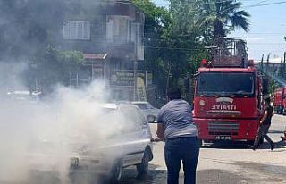 Seyir halinde yanan otomobil kullanılmaz hale geldi