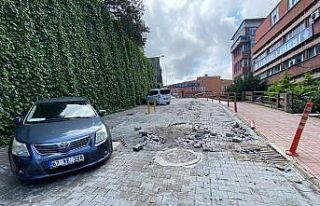 Şiddetli yağış sonrası hastane yolu kullanılmaz...