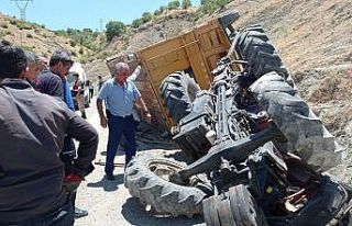 Siirt’te traktör devrildi, sürücü ağır yaralandı