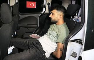 Silahlı kavgaya giderken polise denk gelen şahısların...