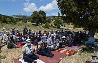 Silifke’de çiftçiler yağmur duasına çıktı