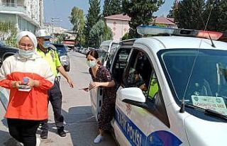 Sınava geç kalan öğrencilerin imdadına polis...