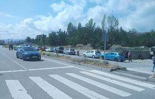 Sınava yetişmek isterken araç çarpan iki genç...