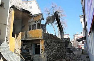 Sivas Belediyesi 103 metruk binayı yıktı