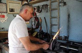 Sivaslı bıçak ustaları kurban mesaisine erken...