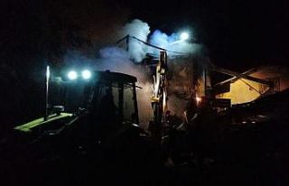 Sobayı benzinle yakmak istedi, 2 katlı ahşap evi...